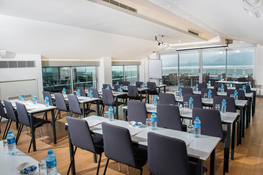 Wes Hotel Коджаели Екстериор снимка