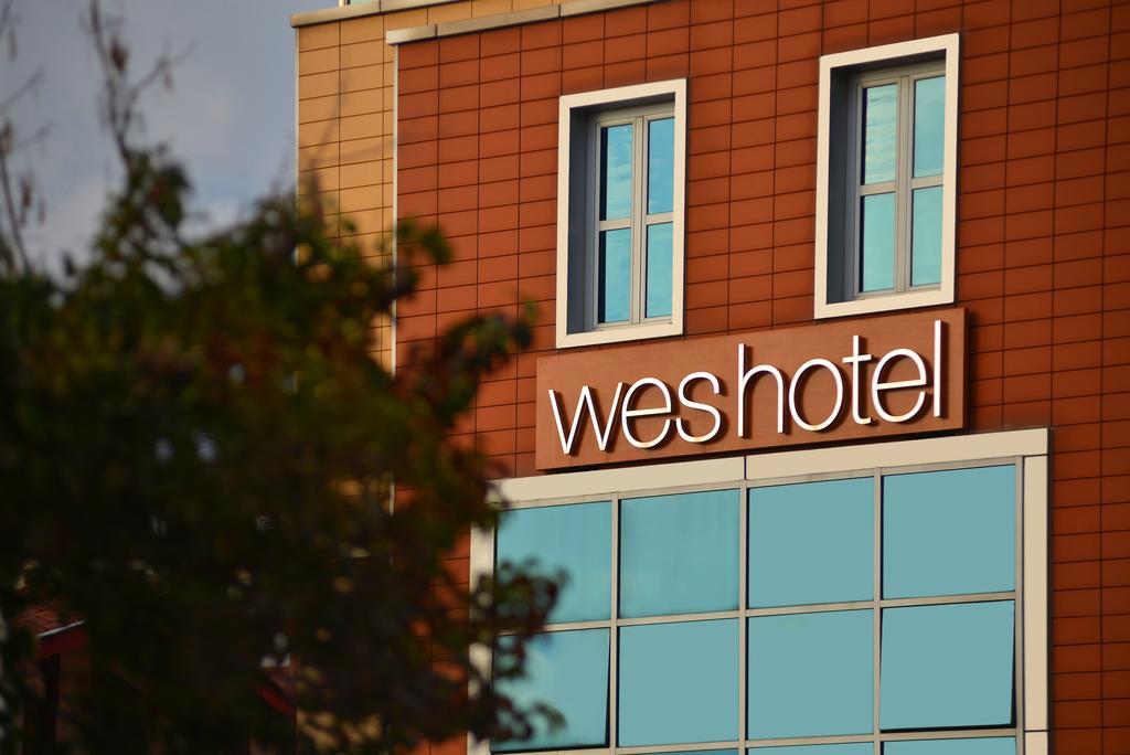 Wes Hotel Коджаели Екстериор снимка