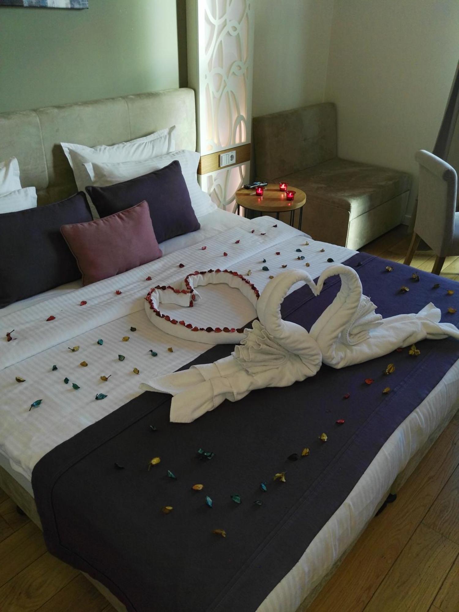 Wes Hotel Коджаели Екстериор снимка