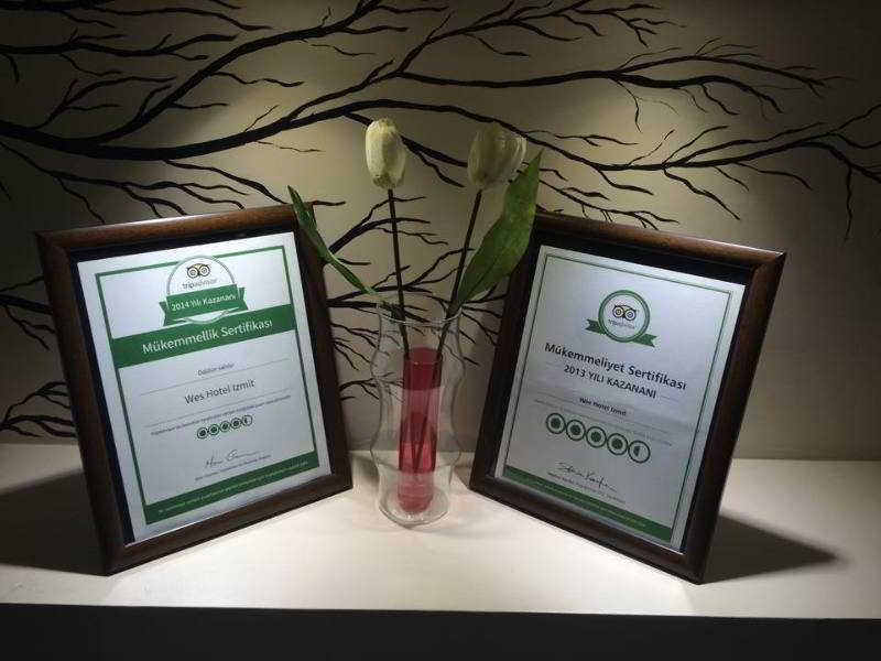 Wes Hotel Коджаели Екстериор снимка