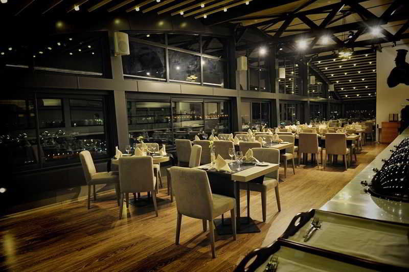 Wes Hotel Коджаели Екстериор снимка