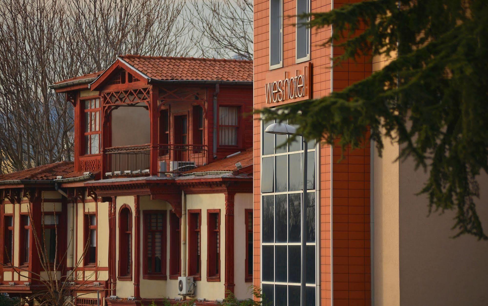 Wes Hotel Коджаели Екстериор снимка