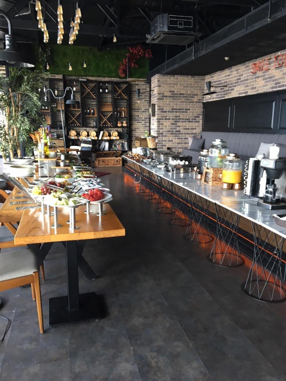 Wes Hotel Коджаели Екстериор снимка