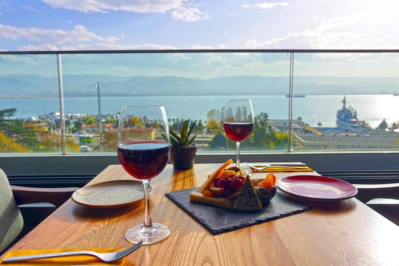 Wes Hotel Коджаели Екстериор снимка